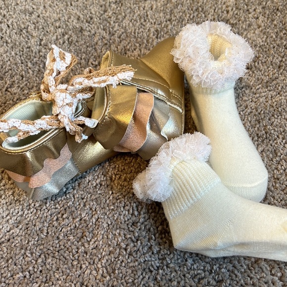 Rising Star booties & socks - Picture 1 of 7